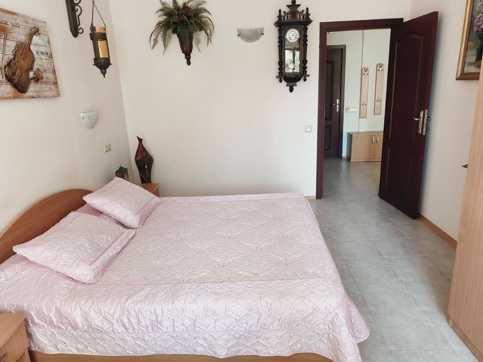Duże mieszkanie 2-pokojowe na długi okres najmu od 1 roku w kompleksie Rose Village, Słoneczny Brzeg, Bułgaria