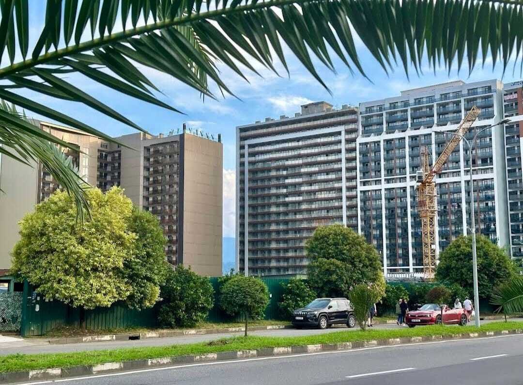 Nowoczesne mieszkanie z osobną sypialnią i widokiem na góry – New Boulevard, Batumi, Gruzja – Rezydencja klasy biznesowej
