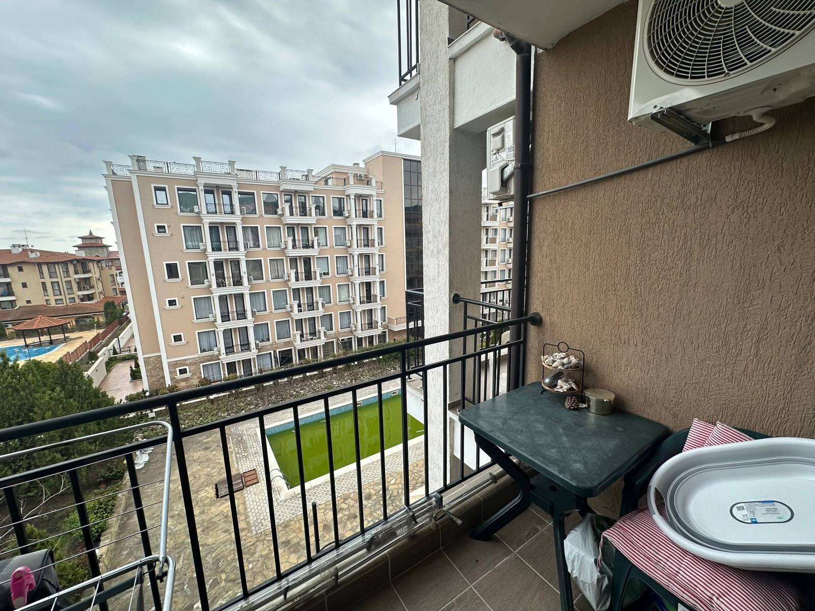 Studio z widokiem na basen w kompleksie Domus Extra w Sveti Vlas, Bułgaria