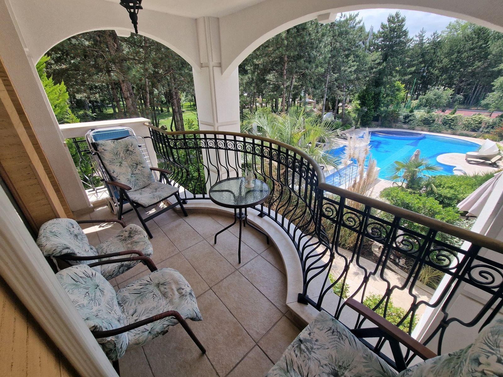 Dwupokojowe mieszkanie w prestiżowym kompleksie mieszkaniowym Harmony Suites 15 na plaży słonecznej, Bułgaria