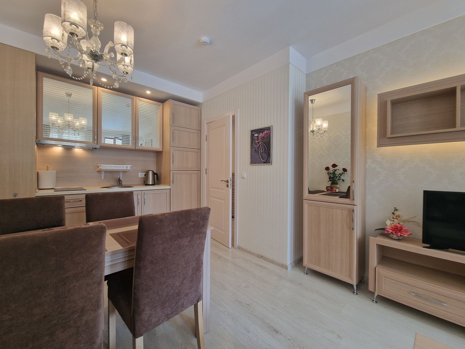 Dwupokojowe mieszkanie w prestiżowym kompleksie mieszkaniowym Harmony Suites 15 na plaży słonecznej, Bułgaria