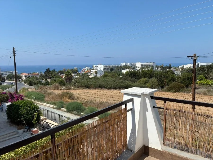 Dom w zabudowie bliźniaczej w Chlorace, Pafos