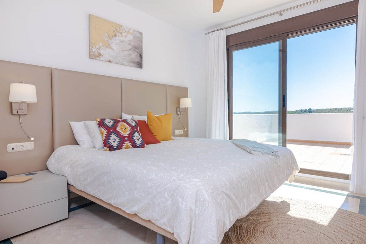 Luxus-Penthouse mit 100 m² Terrasse und Meerblick nahe Finca Cortesín, Casares, Spanien