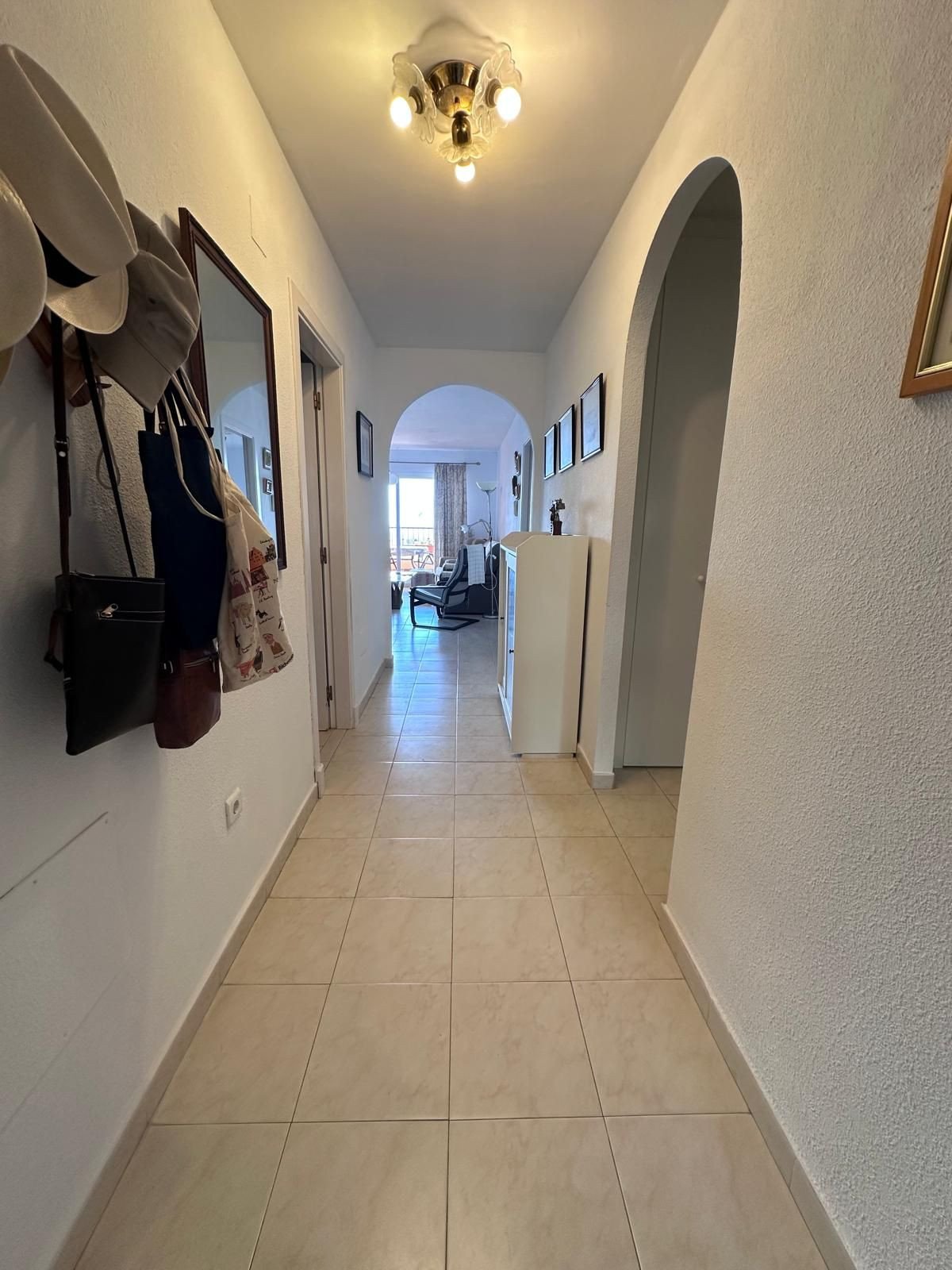 Jasny apartament z widokiem na morze, tarasem i basenem, Riwiera del Sol, Hiszpania