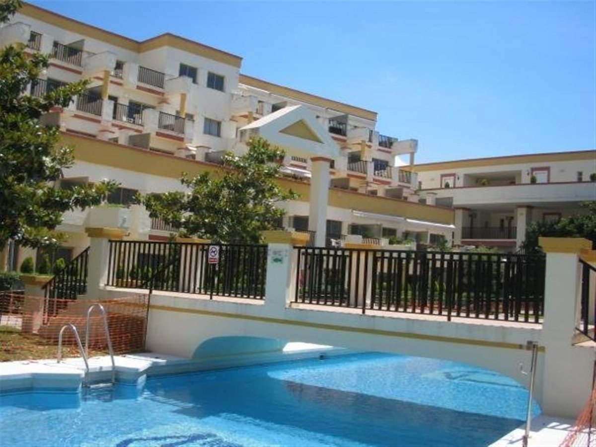 Apartament na pierwszej linii plaży z tarasem o powierzchni 22 m² i widokiem na morze, Marbella, Hiszpania