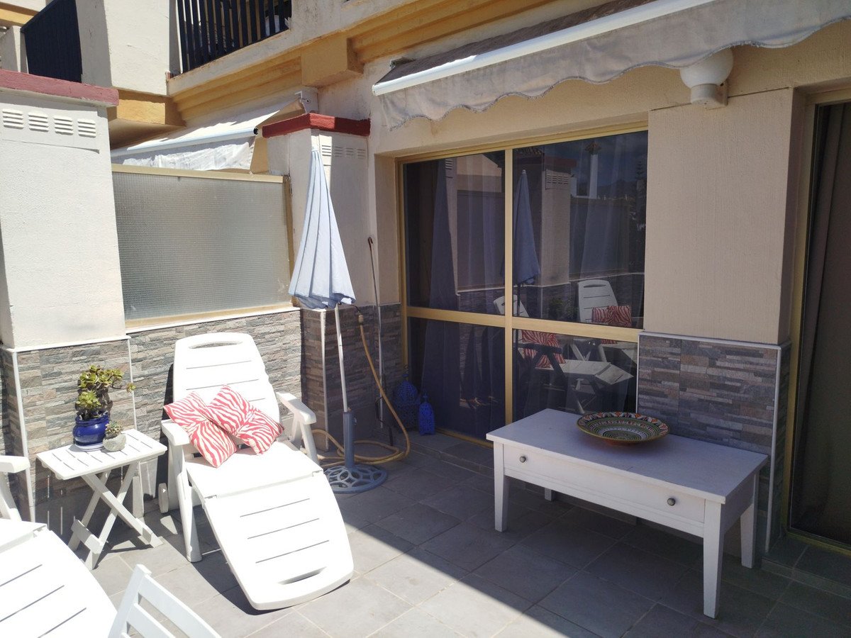 Apartament na pierwszej linii plaży z tarasem o powierzchni 22 m² i widokiem na morze, Marbella, Hiszpania