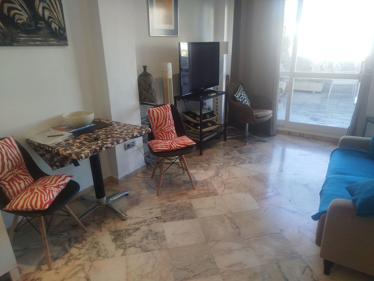 Apartament na pierwszej linii plaży z tarasem o powierzchni 22 m² i widokiem na morze, Marbella, Hiszpania