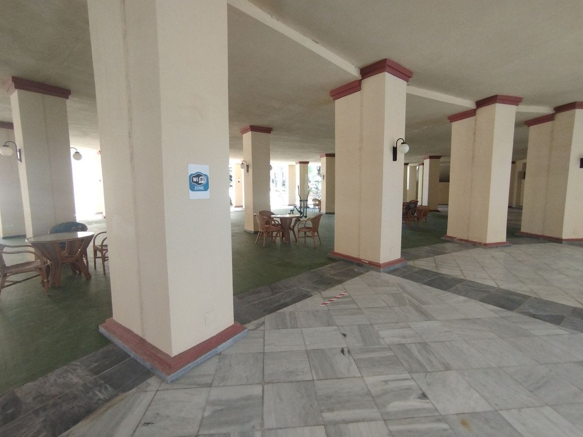 Apartament na pierwszej linii plaży z tarasem o powierzchni 22 m² i widokiem na morze, Marbella, Hiszpania