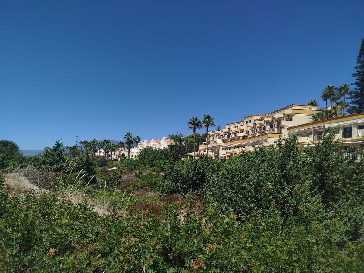 Apartament na pierwszej linii plaży z tarasem o powierzchni 22 m² i widokiem na morze, Marbella, Hiszpania