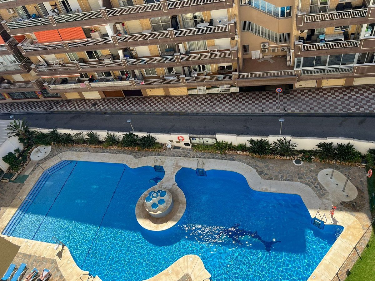 Apartament na najwyższym piętrze przy promenadzie Los Boliches z tarasem i widokiem na morze, Fuengirola, Hiszpania