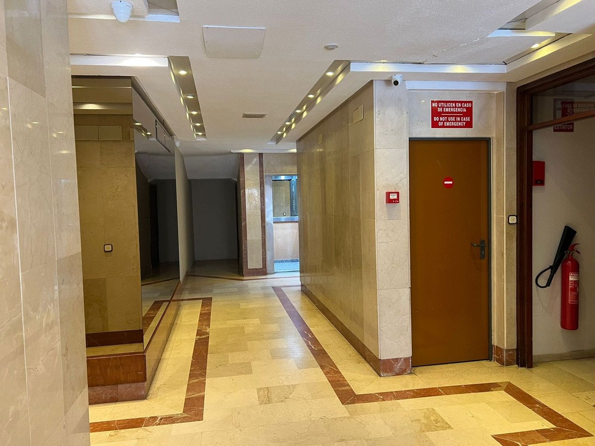 Apartament na najwyższym piętrze przy promenadzie Los Boliches z tarasem i widokiem na morze, Fuengirola, Hiszpania