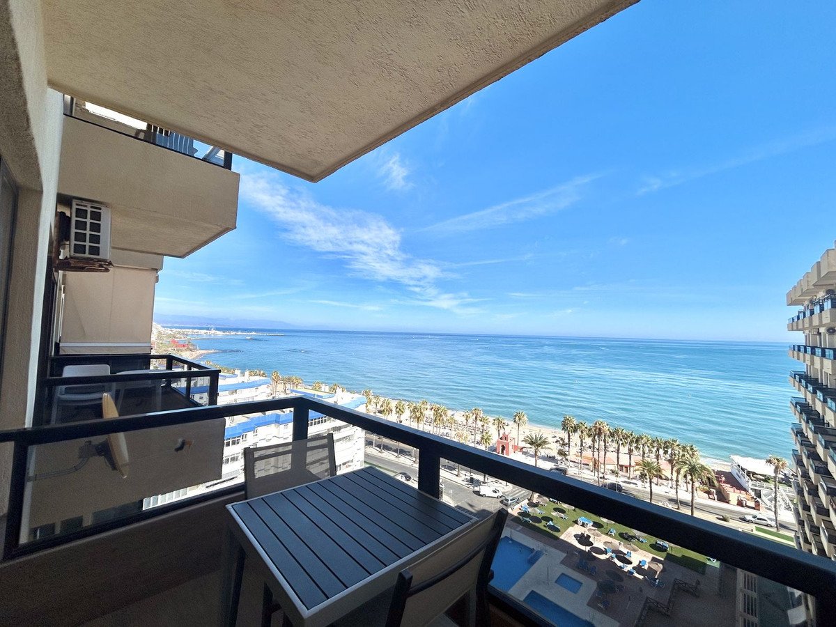 Apartament inwestycyjny z licencją turystyczną w Aloha Playa z widokiem na morze, Benalmádena, Hiszpania