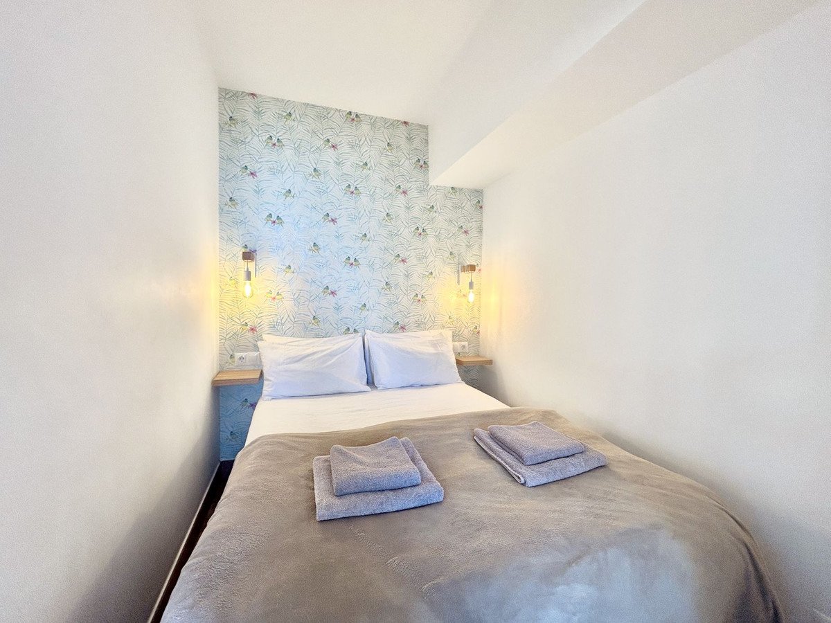 Apartament inwestycyjny z licencją turystyczną w Aloha Playa z widokiem na morze, Benalmádena, Hiszpania