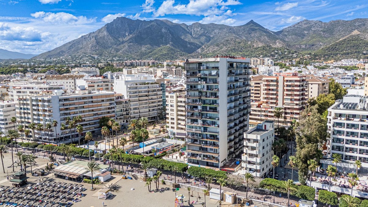 Apartament na pierwszej linii brzegowej nad mariną z tarasem widokowym na zachód słońca, Marbella, Hiszpania