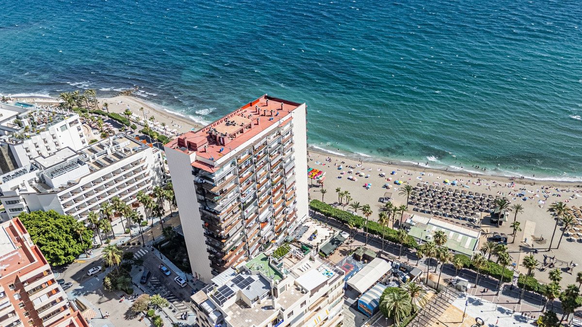 Apartament na pierwszej linii brzegowej nad mariną z tarasem widokowym na zachód słońca, Marbella, Hiszpania
