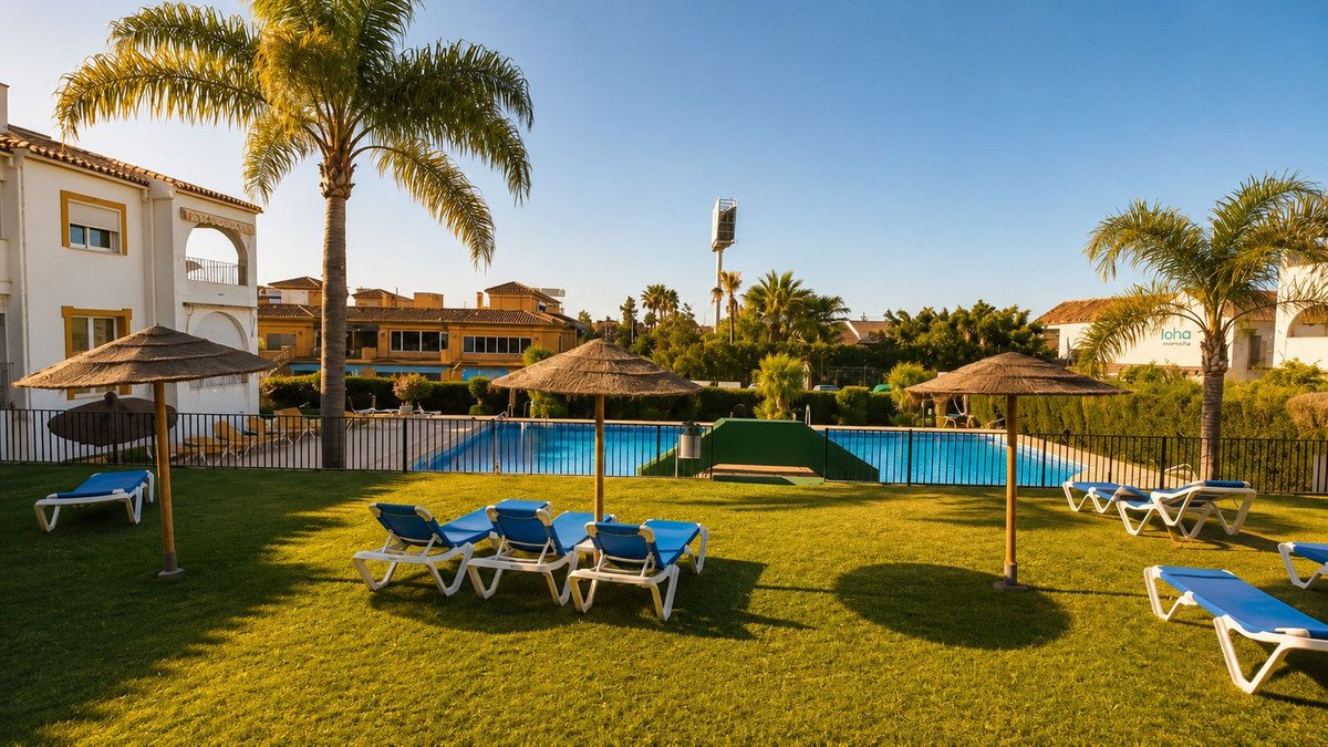 Apartament z możliwością dodania trzeciej sypialni, widokiem na morze i garażem, Estepona, Hiszpania