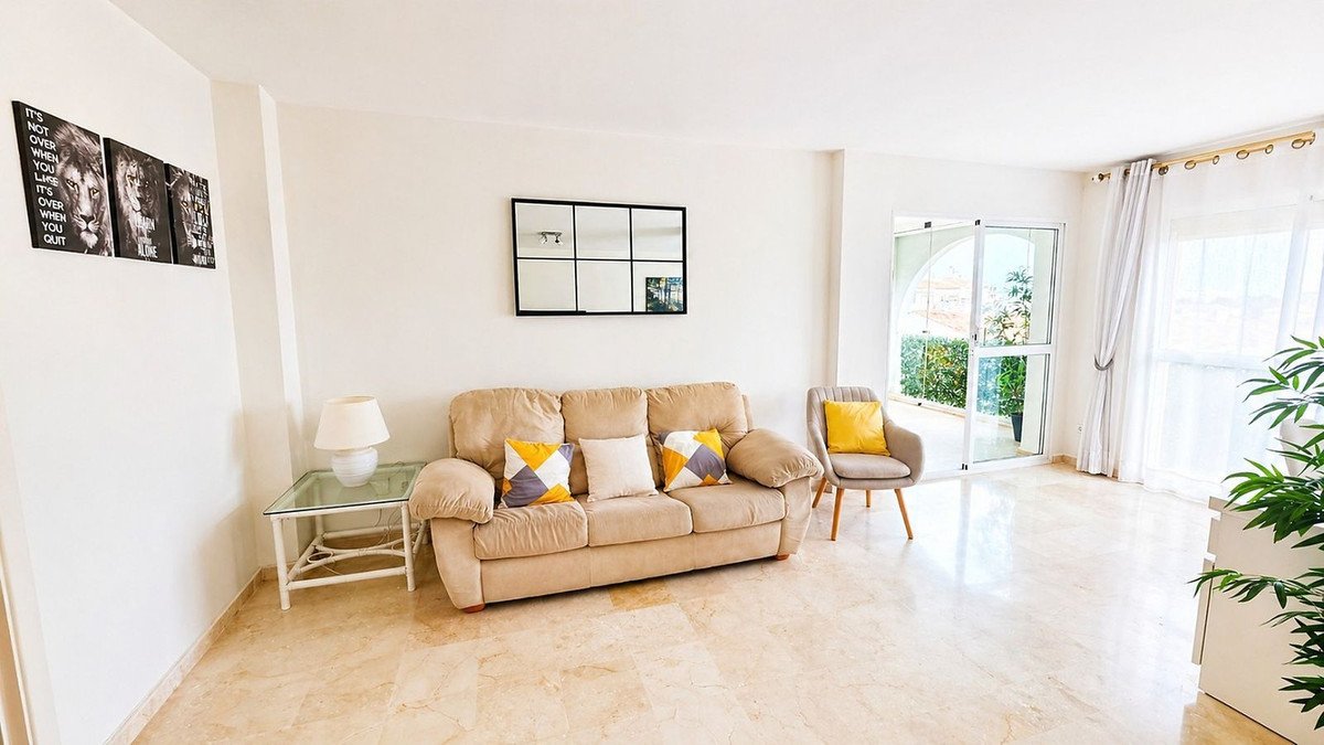 Apartament z możliwością dodania trzeciej sypialni, widokiem na morze i garażem, Estepona, Hiszpania