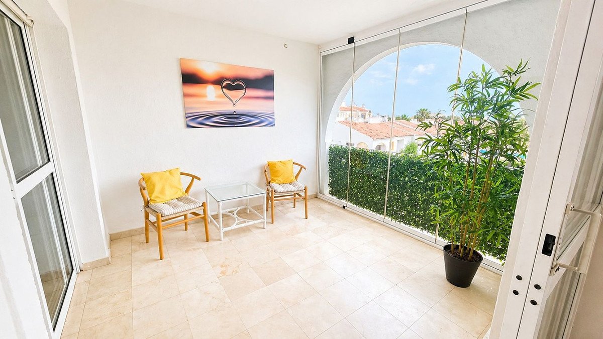Apartament z możliwością dodania trzeciej sypialni, widokiem na morze i garażem, Estepona, Hiszpania
