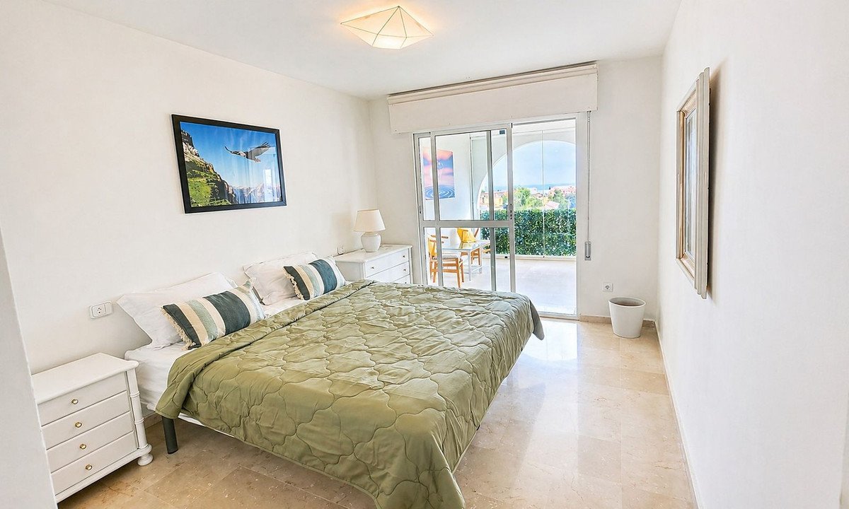 Apartament z możliwością dodania trzeciej sypialni, widokiem na morze i garażem, Estepona, Hiszpania