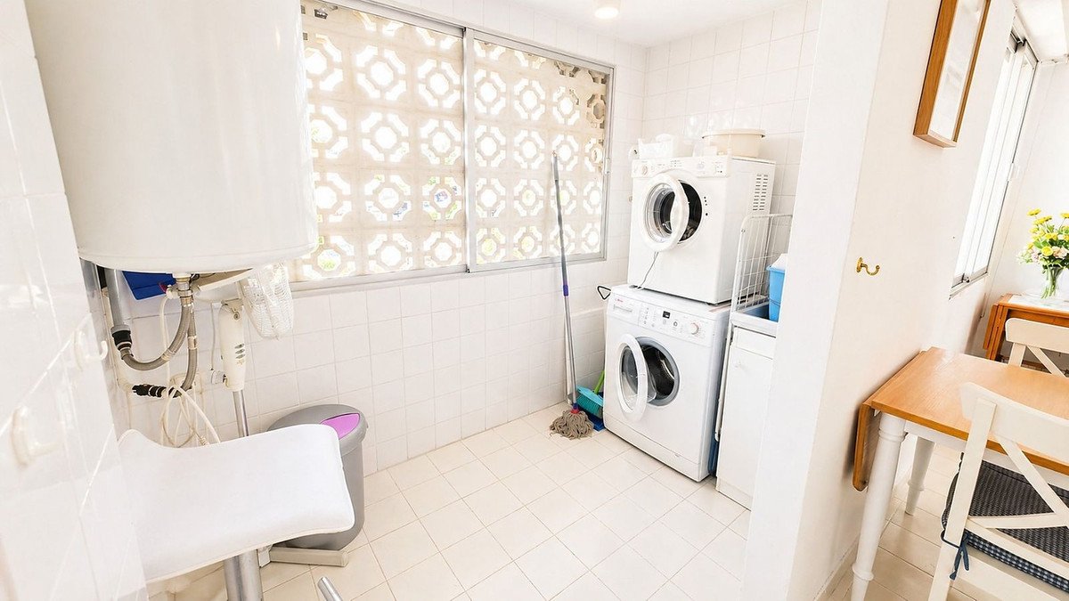 Apartament z możliwością dodania trzeciej sypialni, widokiem na morze i garażem, Estepona, Hiszpania