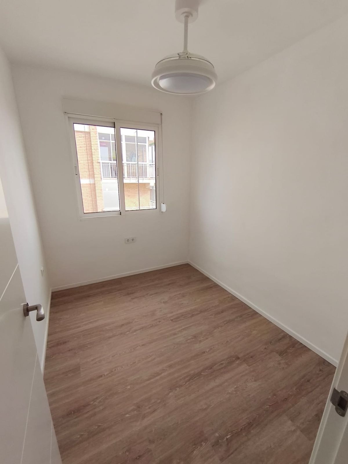 Odnowiony apartament z trzema sypialniami 100 m od plaży, Orihuela Costa, Hiszpania