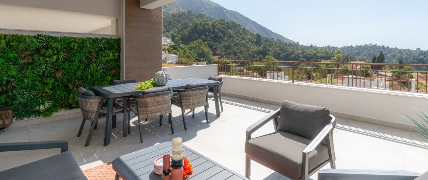 3-pokojowy dom szeregowy z panoramicznym widokiem na zatokę Marbella, Istán, Hiszpania