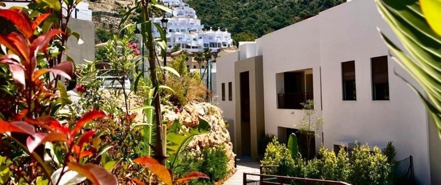 3-pokojowy dom szeregowy z panoramicznym widokiem na zatokę Marbella, Istán, Hiszpania