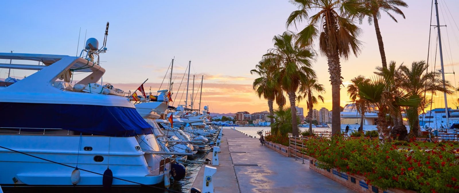 Apartament typu duplex z 3 sypialniami i tarasami o powierzchni 80 m², Denia, Hiszpania