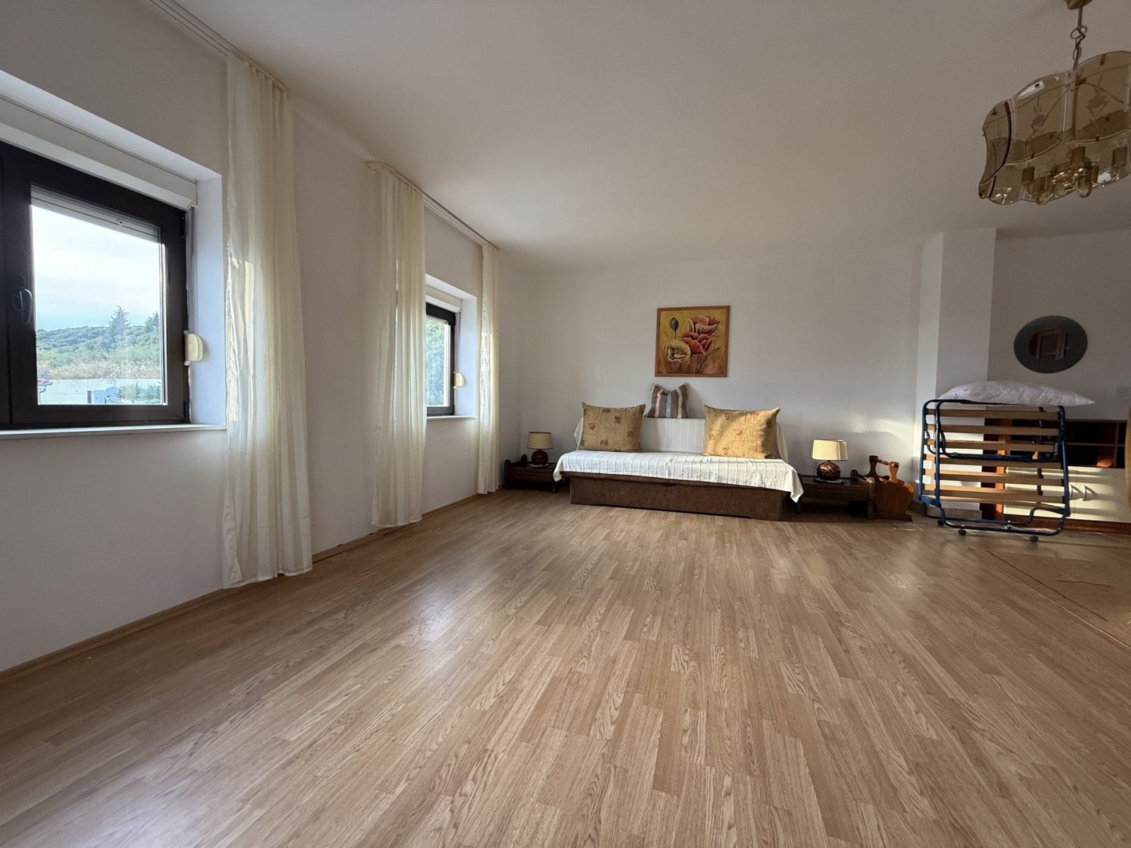 Dom z dwoma apartamentami trzypokojowymi z oddzielną kuchnią i widokiem na morze, Sveti Filip i Jakov, Chorwacja