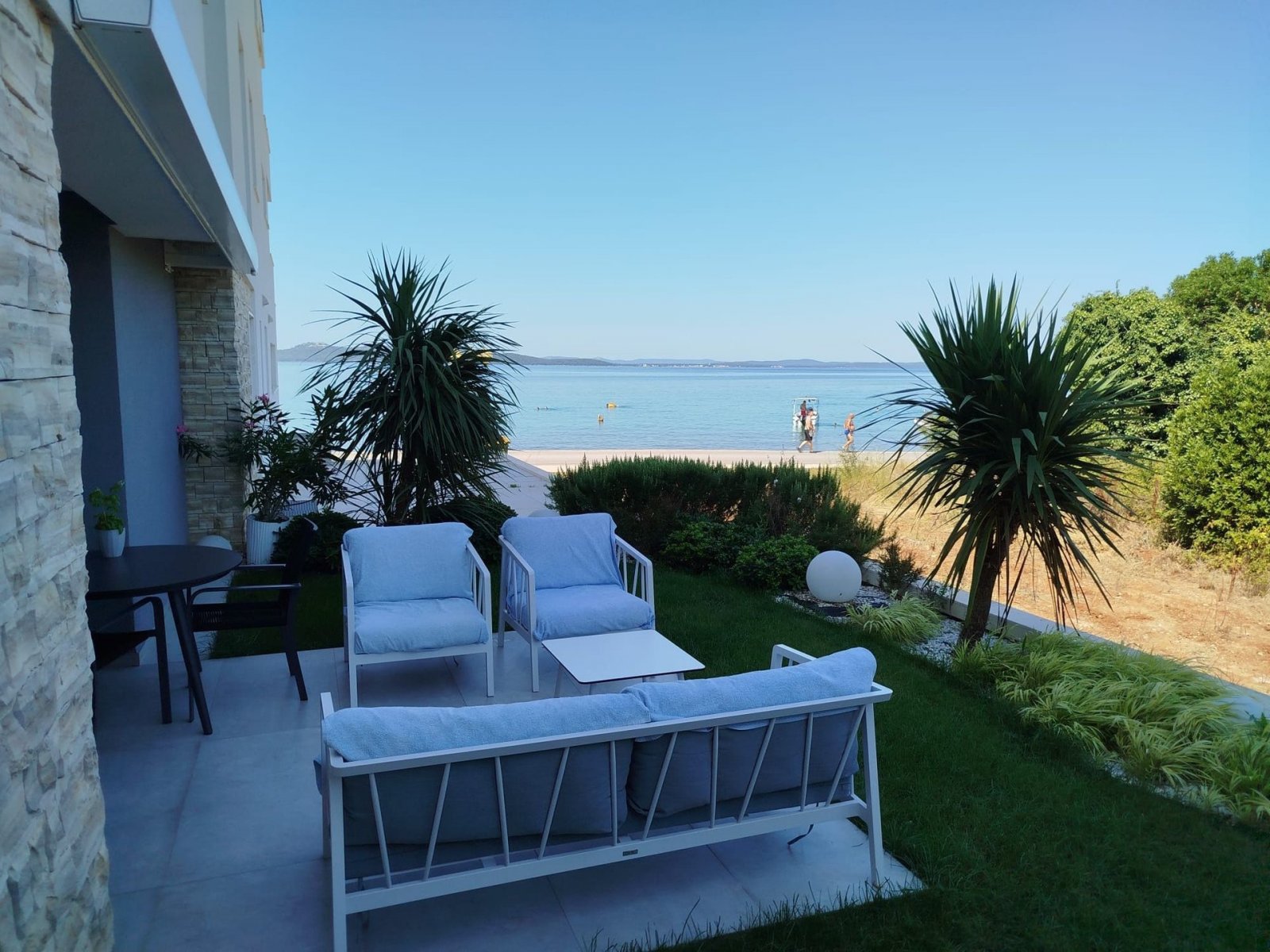 Nowy apartament z 2 sypialniami i dwoma miejscami garażowymi nad morzem, Zadar, Chorwacja