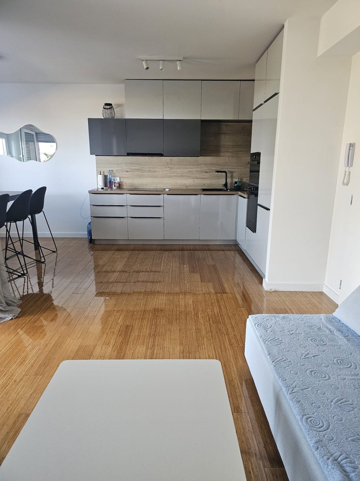 Nowy apartament z 2 sypialniami i dwoma miejscami garażowymi nad morzem, Zadar, Chorwacja
