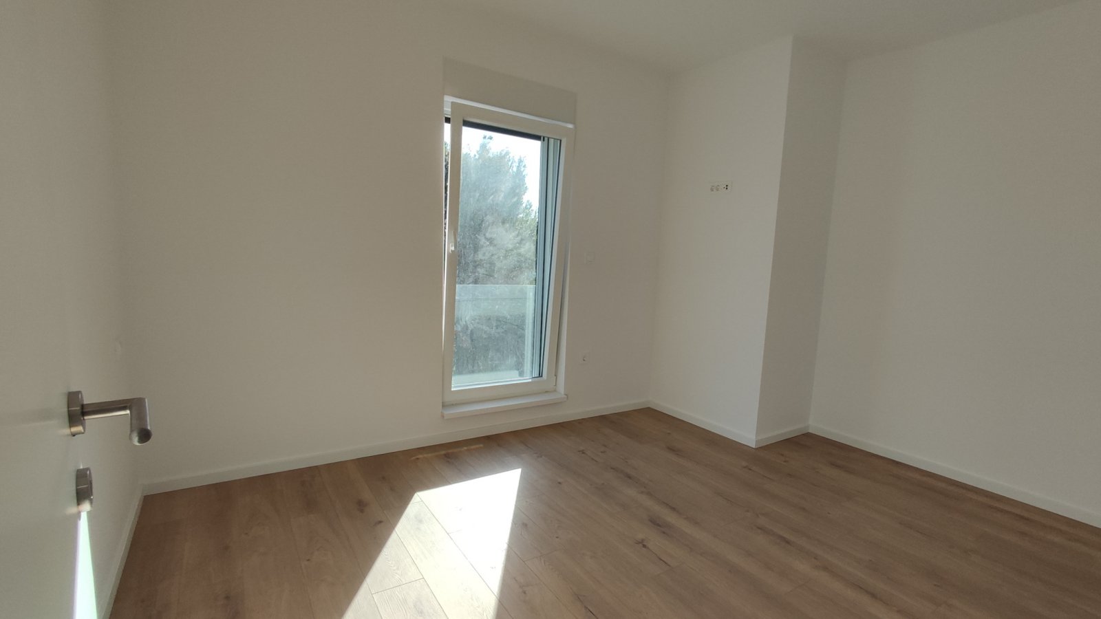 Dwupoziomowy penthouse z panoramicznym tarasem na dachu przy plaży, Vodice, Chorwacja