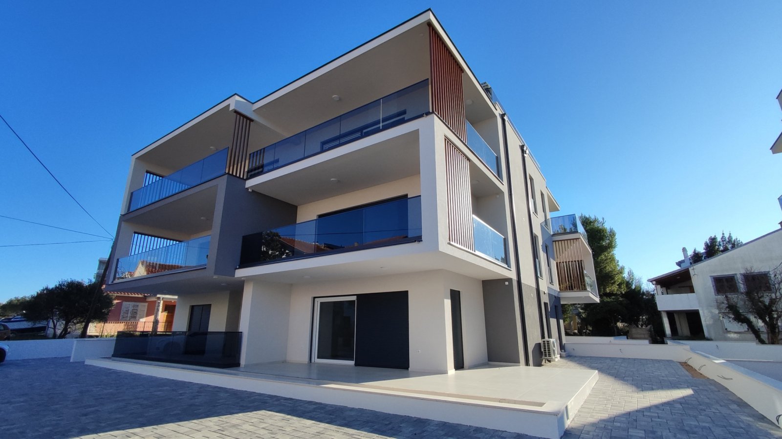 Dwupoziomowy penthouse z panoramicznym tarasem na dachu przy plaży, Vodice, Chorwacja