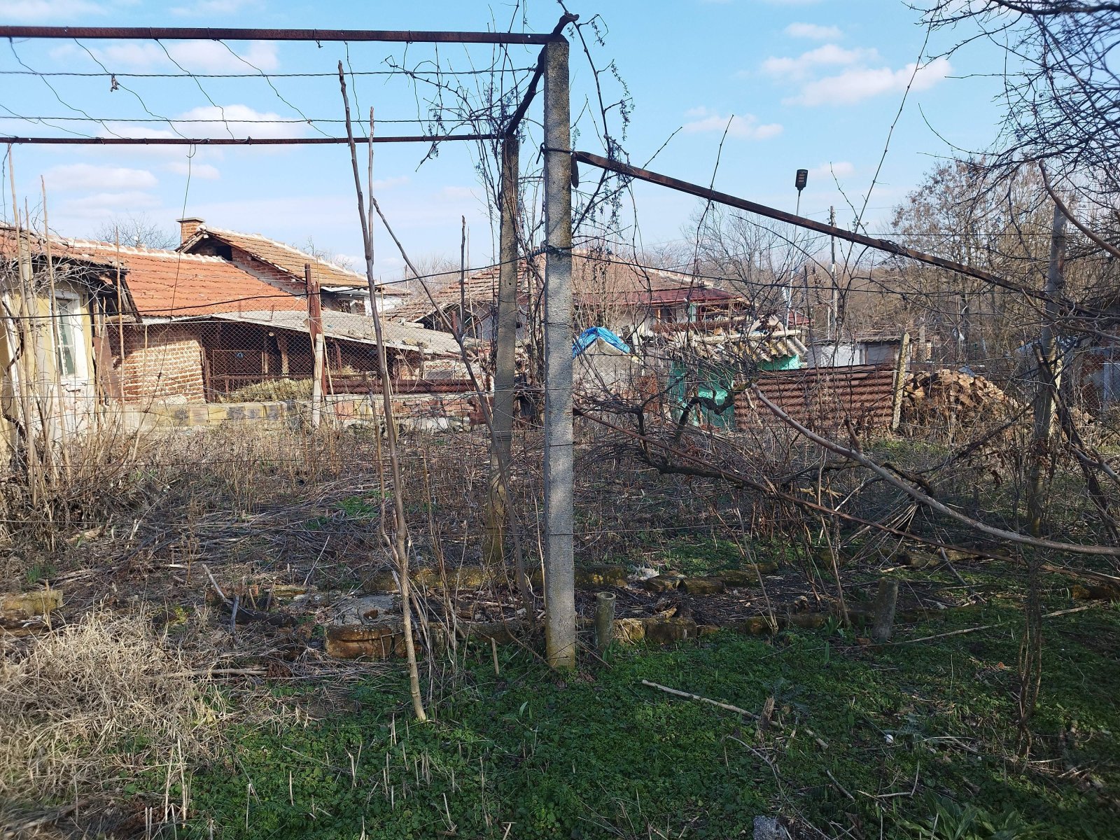 Parterowy dom z działką 1400 m² w pobliżu Elhovo