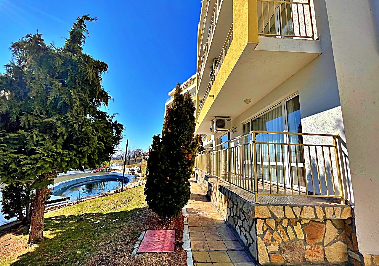 Studio z widokiem na basen w Imperial Fort Club, Sveti Vlas – 44 m², parter, 59.900 €
