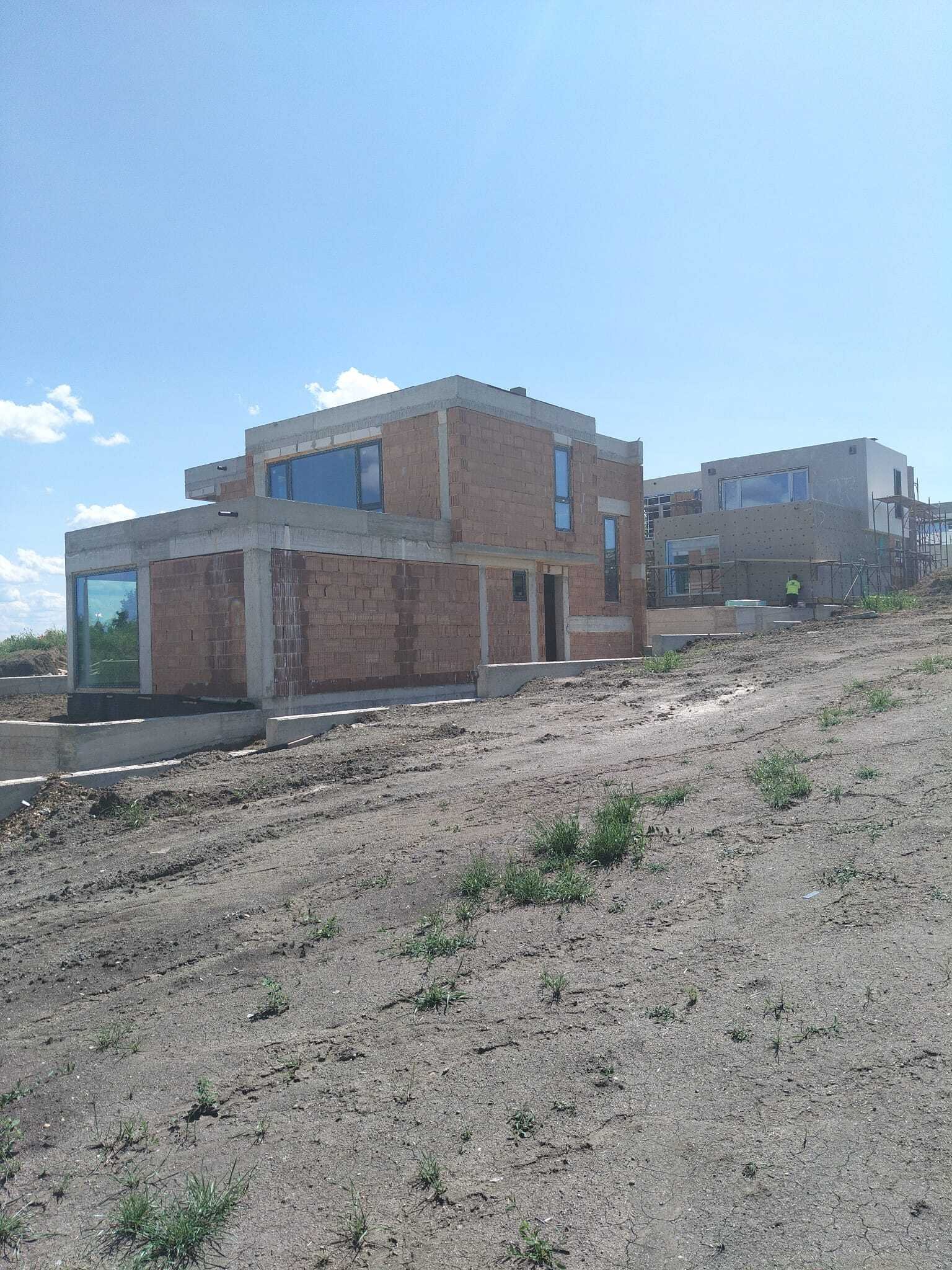 Nowy budynek dwupiętrowy w regionie Wetren, Burgas, Bułgaria.