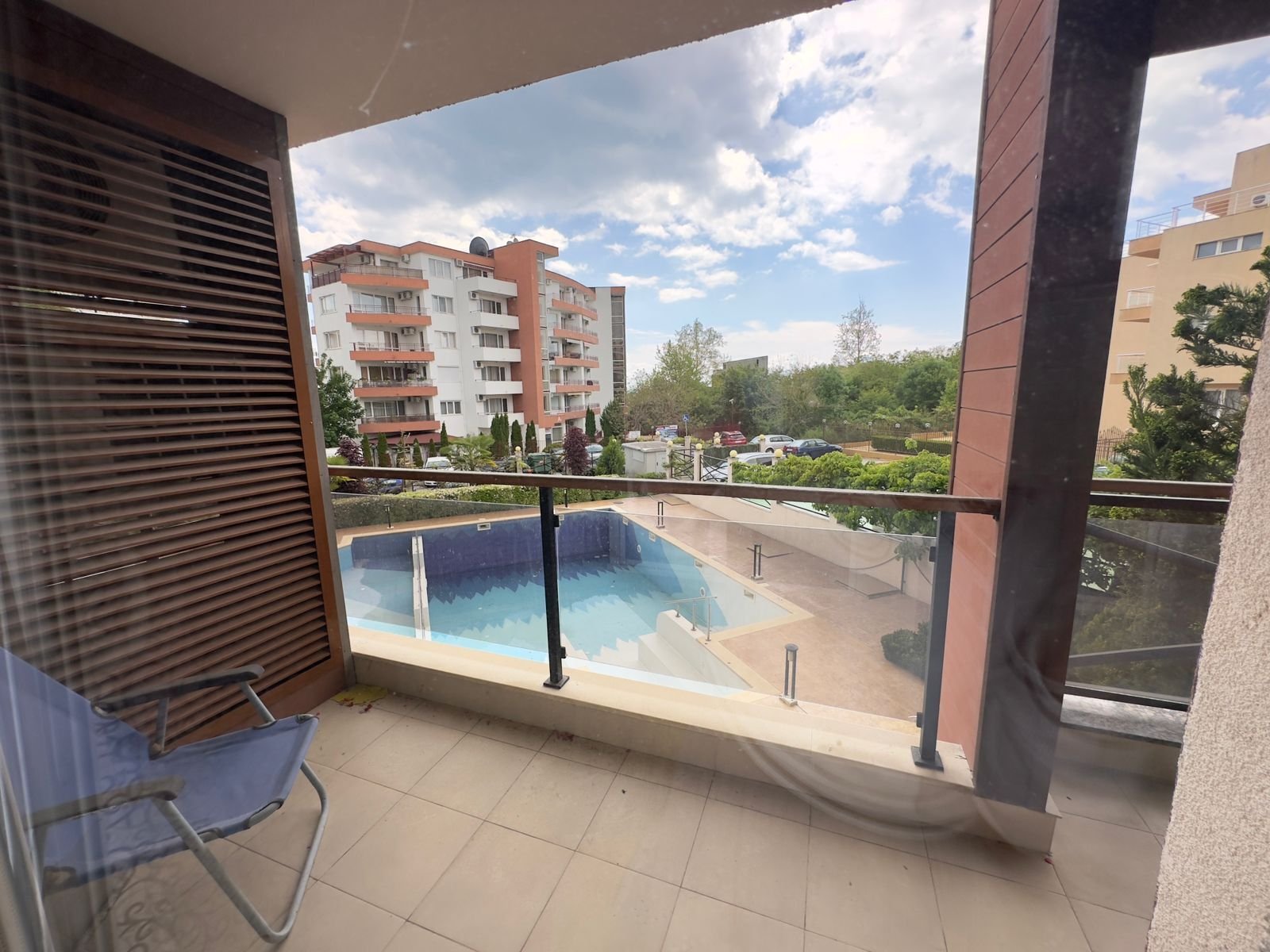 Mieszkanie dwupokojowe z osobną kuchnią, zaledwie 100 metrów od morza!