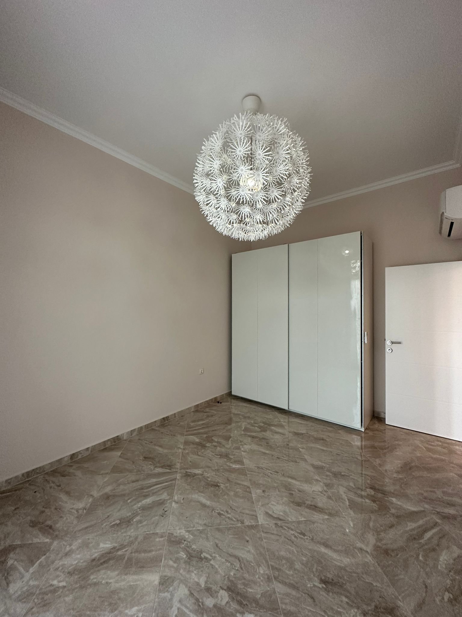 Villa Florenz – Uroczy 2-pokojowy apartament z basenem i widokiem na góry w Sveti Vlas