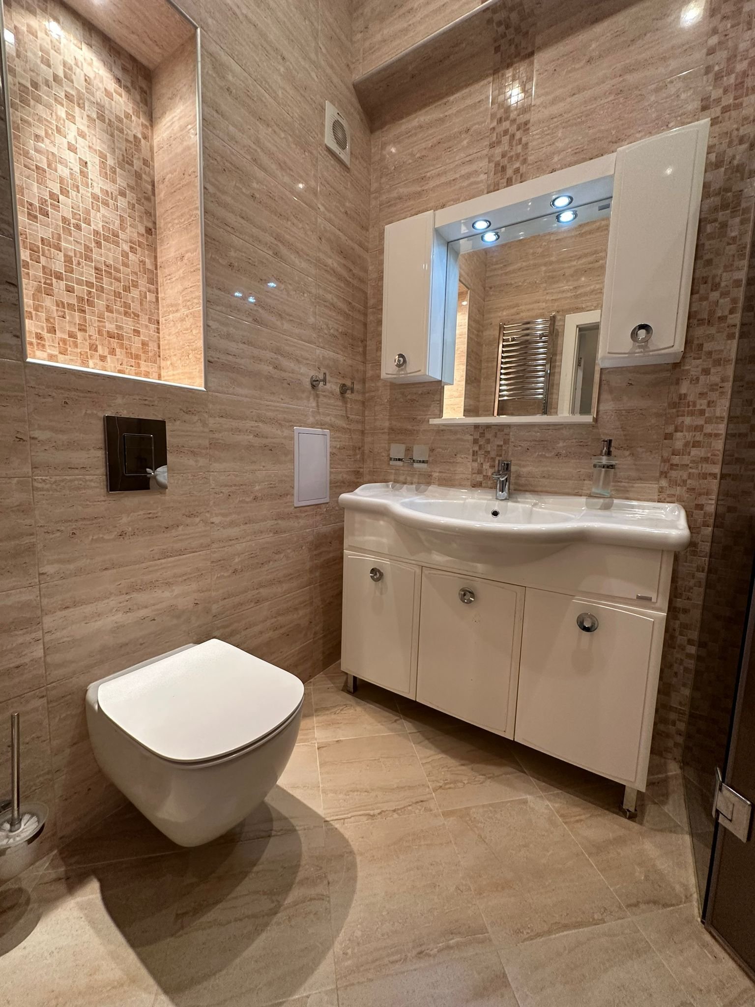 Villa Florenz – Uroczy 2-pokojowy apartament z basenem i widokiem na góry w Sveti Vlas