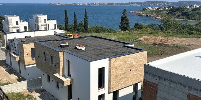 Luksusowy dom nad morzem w kompleksie butikowym Sunny Island Residence.