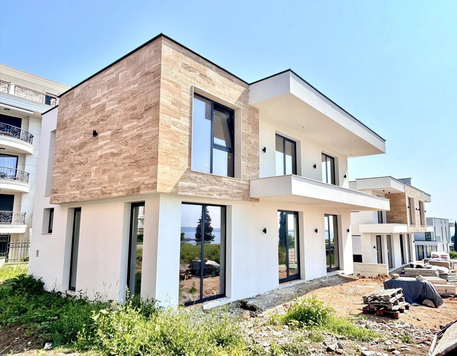 Luksusowy dom nad morzem w kompleksie butikowym Sunny Island Residence.