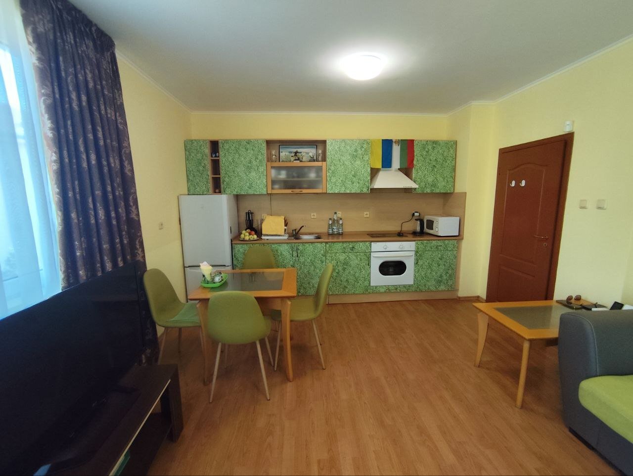 Sunny Beach: Trzypokojowe mieszkanie w kompleksie Amadeus 3 na Słonecznym Brzegu, 78 m² 