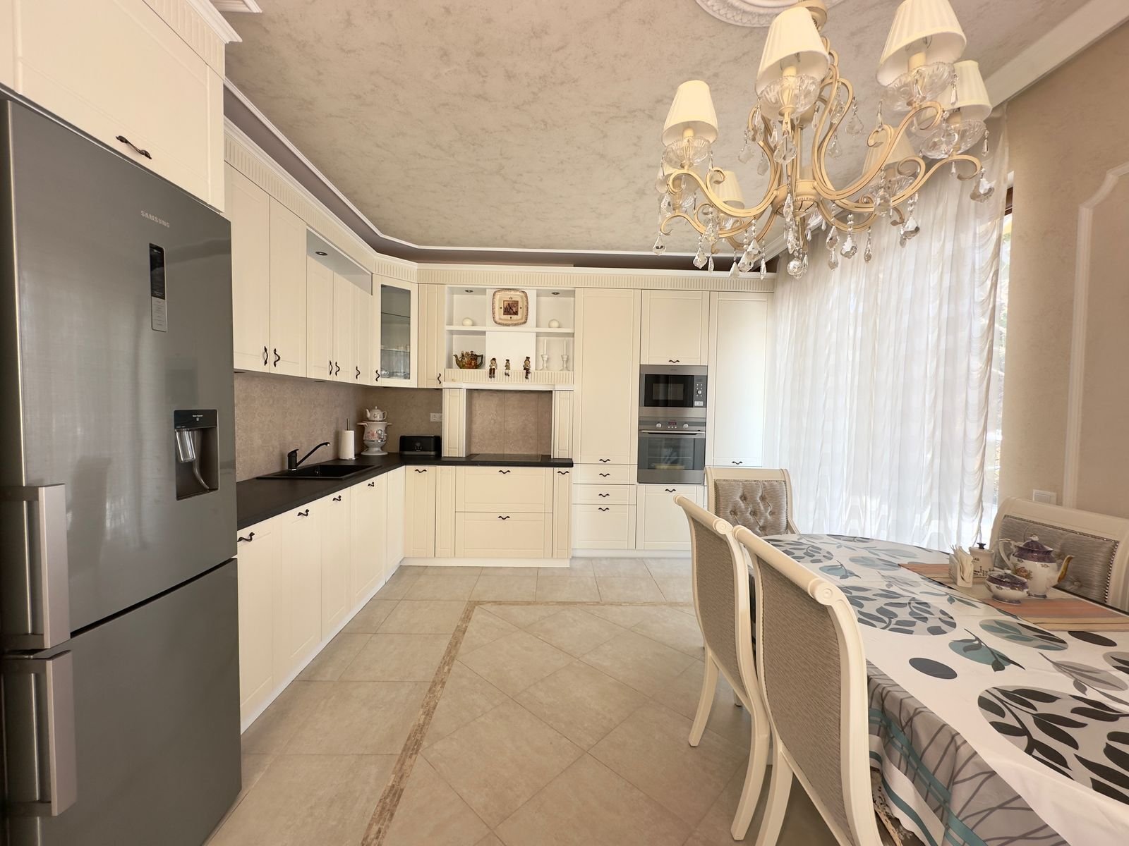 Dom z trzema sypialniami w Victoria Residences