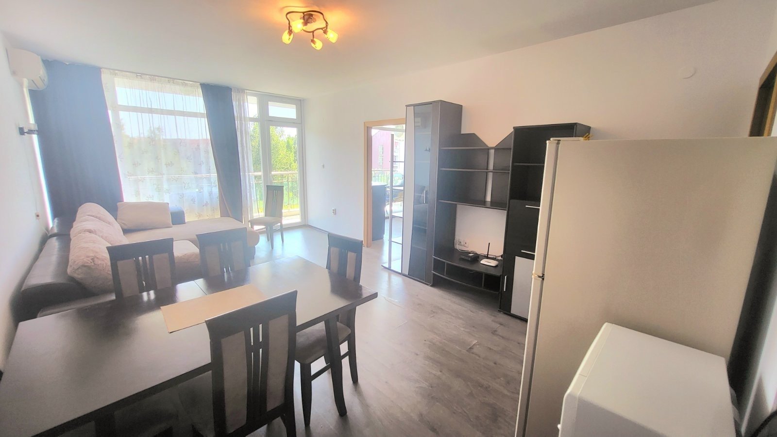 Trzypokojowe mieszkanie w kompleksie Solemare na Słonecznym Brzegu z widokiem na basen