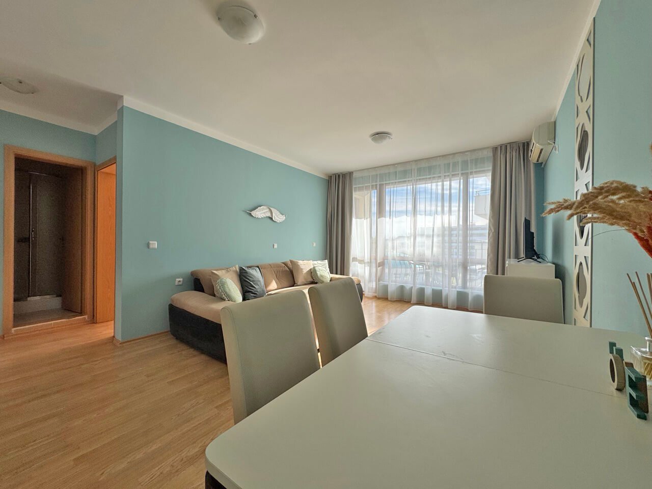 Dwupokojowe mieszkanie w kompleksie Diamond Bay nad Słonecznym Brzegiem