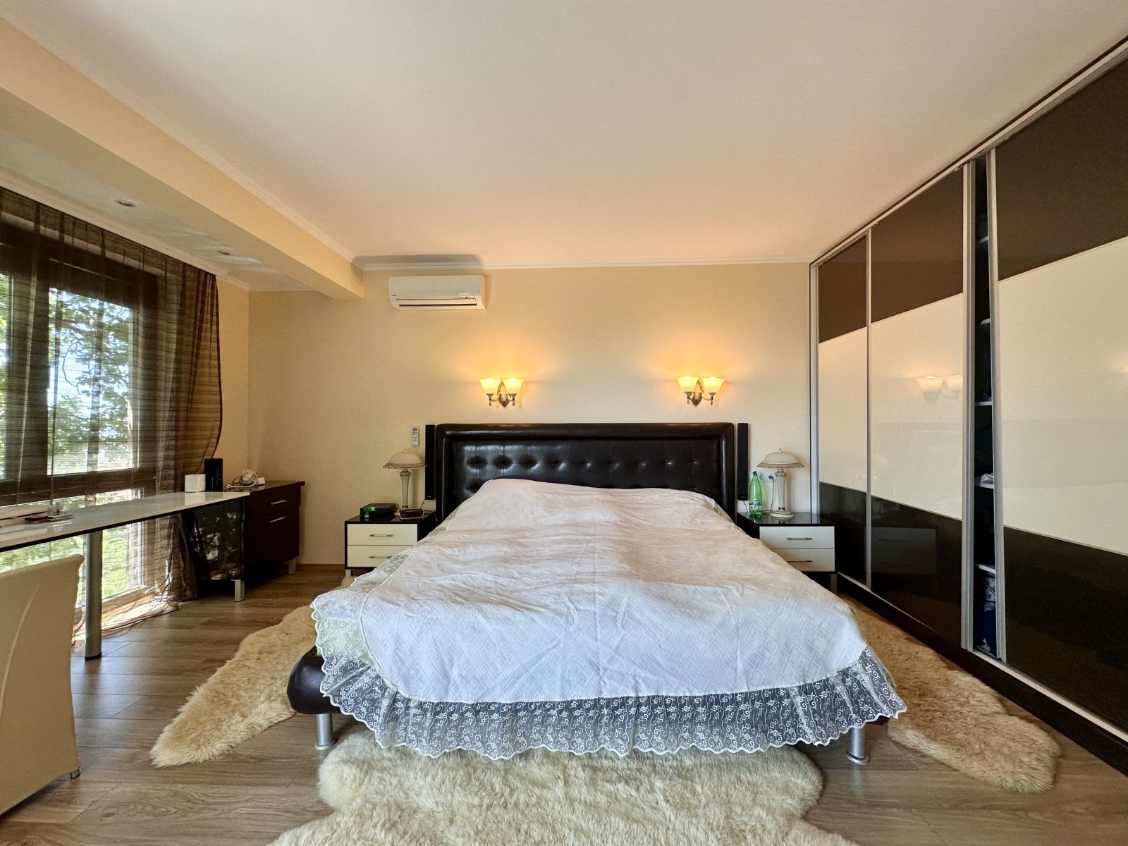 Dwupiętrowy dom z basenem w Kosharitsa