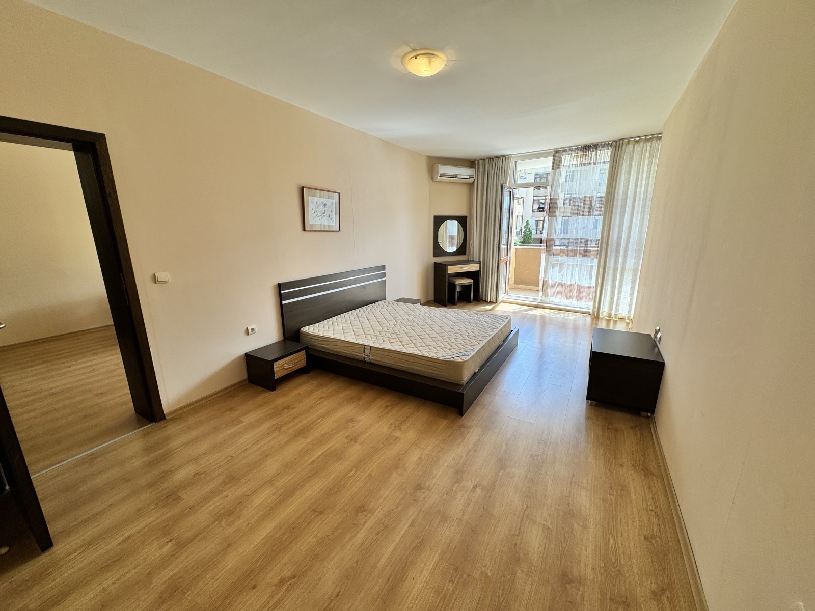 Dwupokojowy apartament w kompleksie Luxor w Sveti Vlas z widokiem na basen