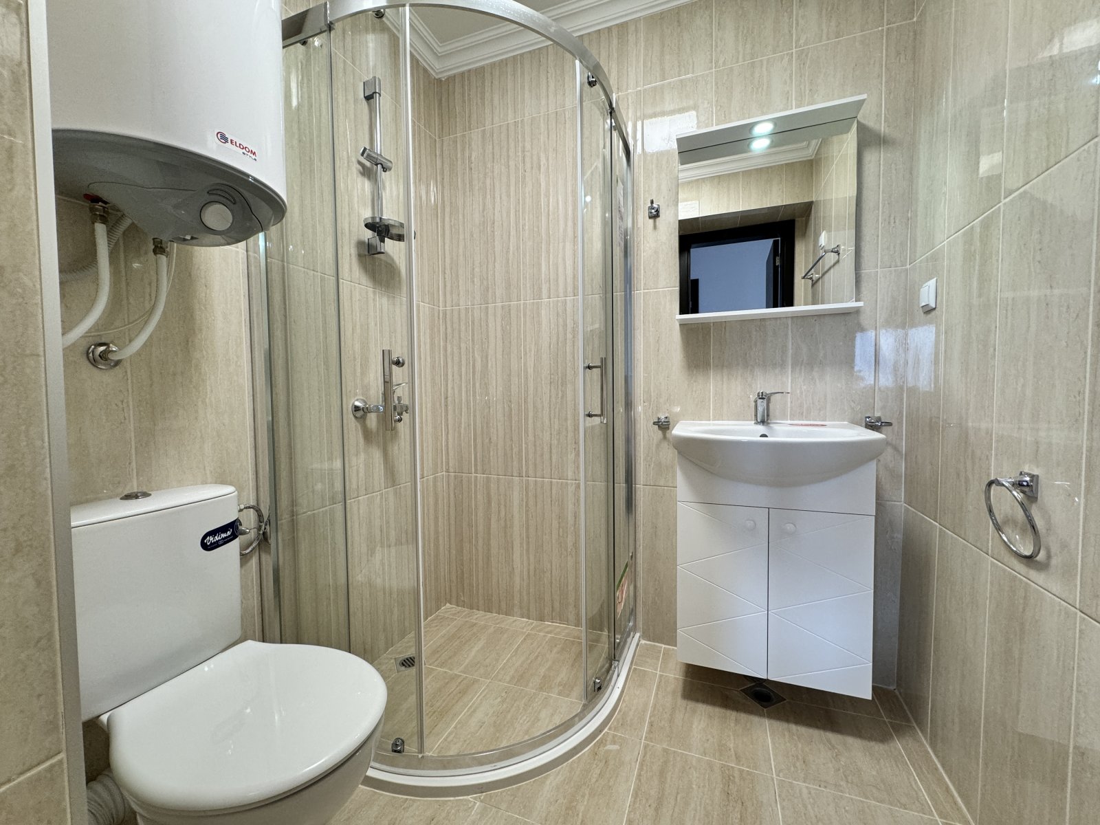 Trzypokojowy apartament z widokiem na morze w kompleksie Etara 4 w Sveti Vlas