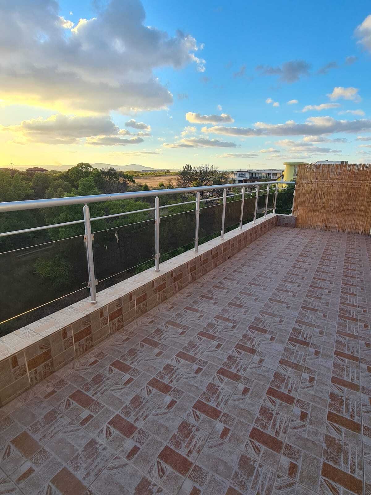 Przestronne mieszkanie typu maisonette z widokiem na morze w Ravda