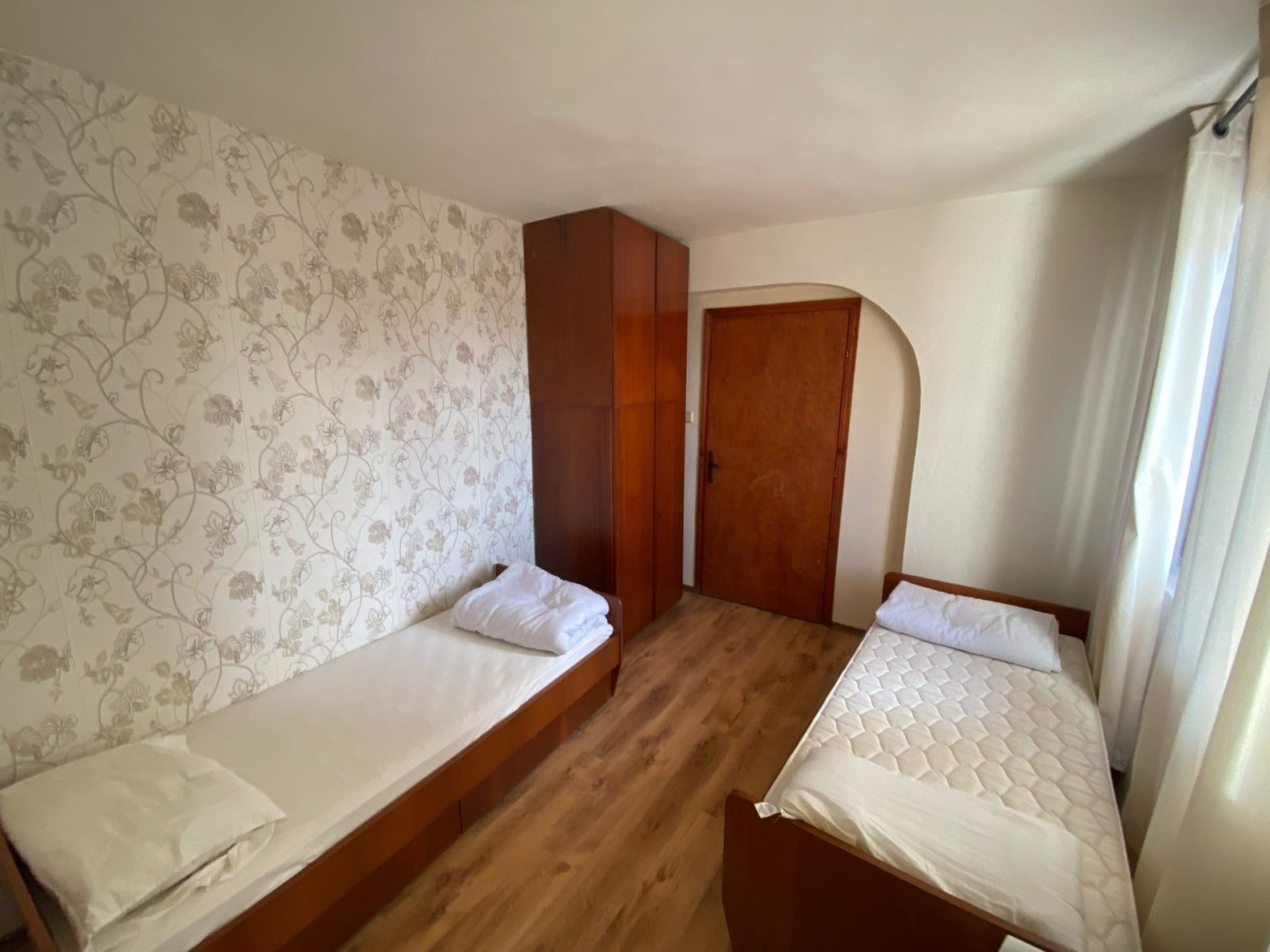 Dom z 4 pokojami, 1000 m², Chestimensko, Bułgaria